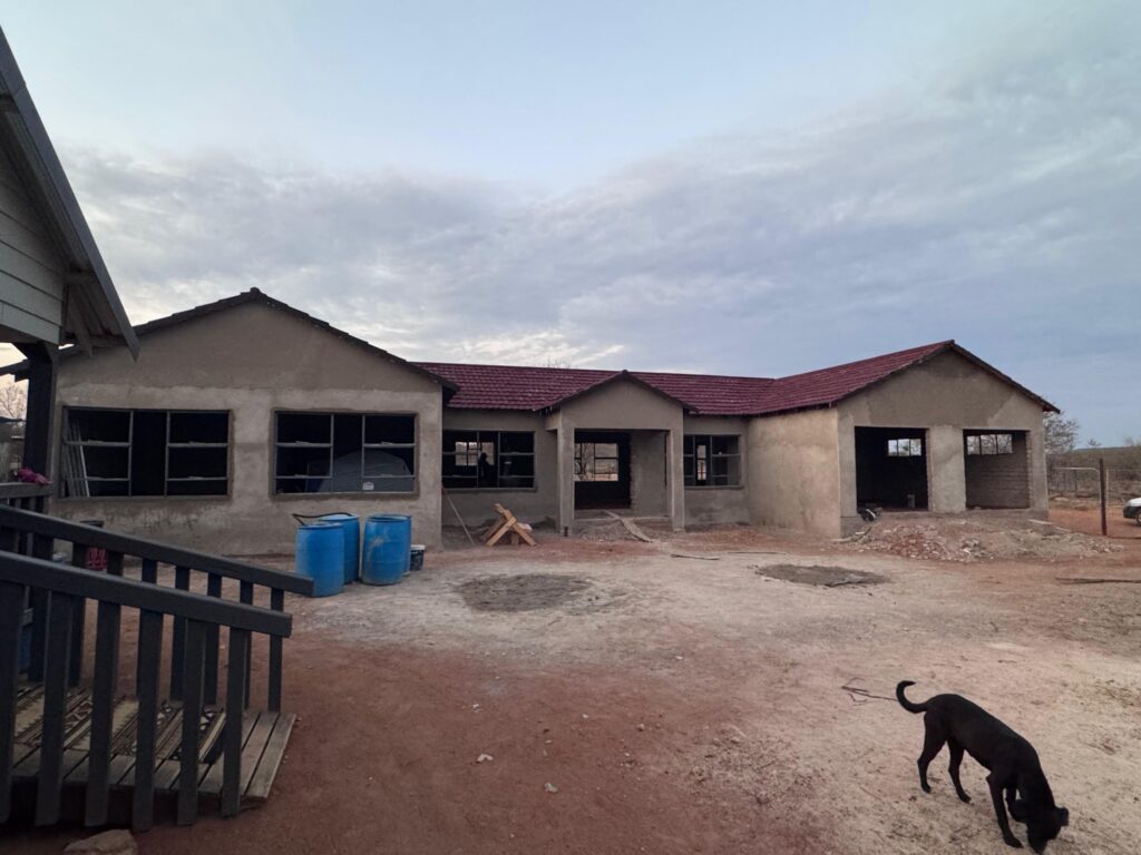 New-build house with plastered walls and a tiled roof